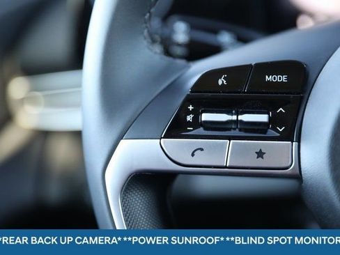 Used 2025 Hyundai Elantra Limited FWD image 7