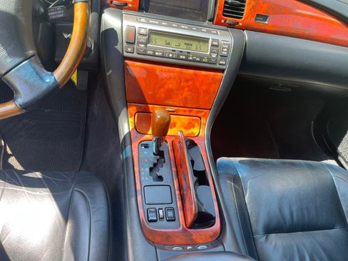 Used 2002 Lexus SC 430 Convertible image 23