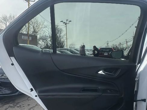 Used 2020 Chevrolet Equinox Premier image 13