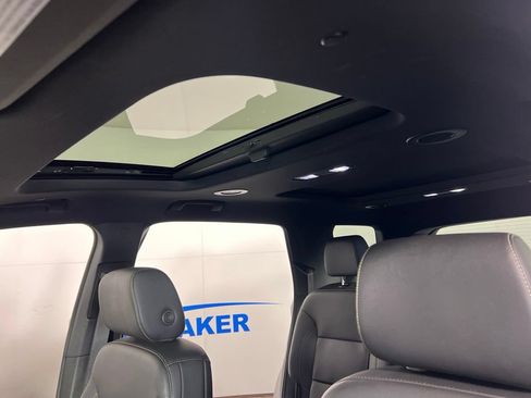 Used 2023 Chevrolet Traverse LT w/ LT Premium Package AWD/4WD image 19