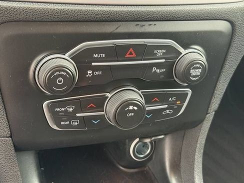 Used 2023 Dodge Charger SXT RWD image 18