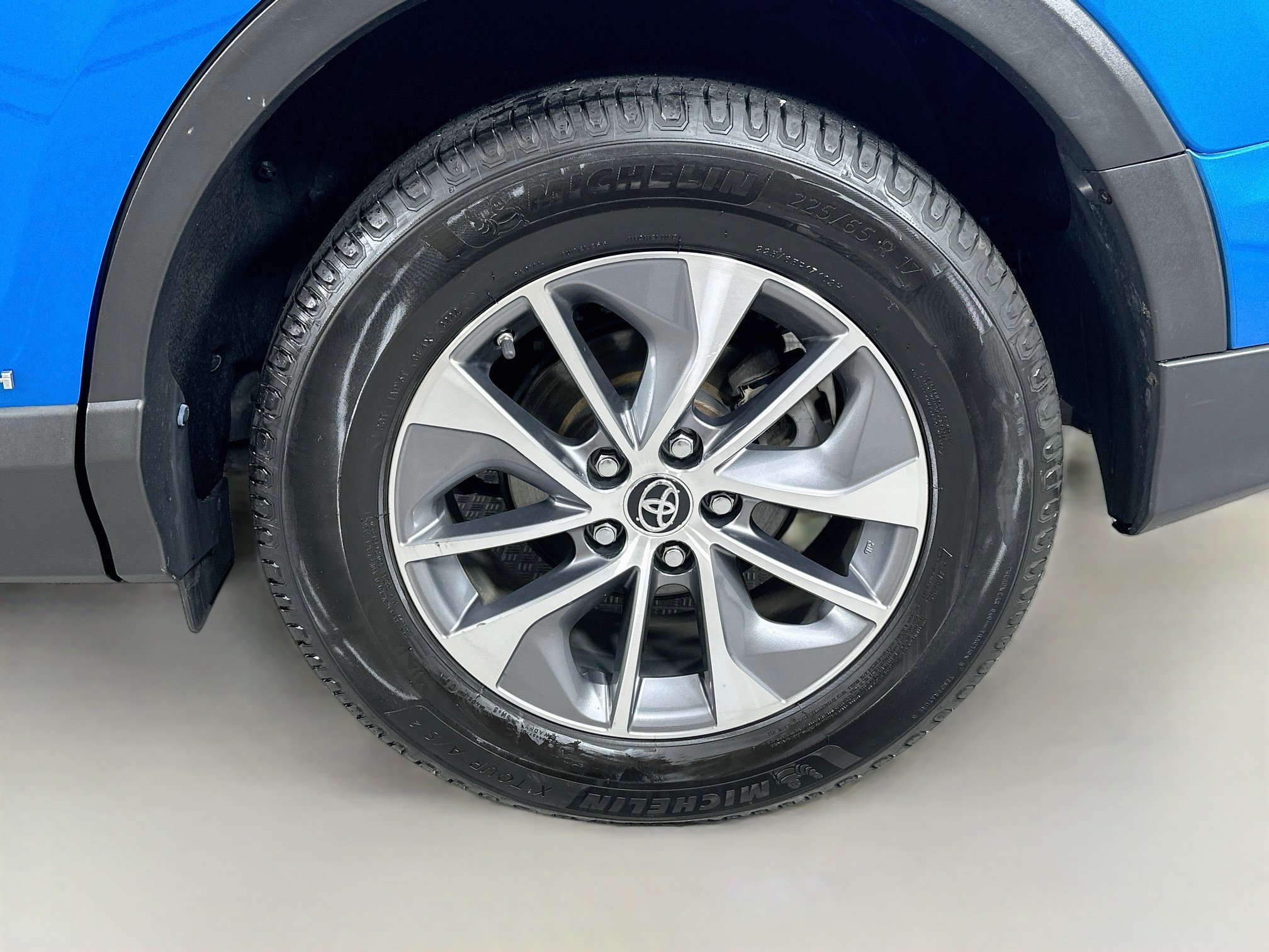 Used 2018 Toyota RAV4 XLE AWD/4WD image 29