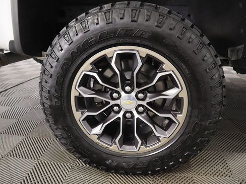 Used 2020 Chevrolet Colorado ZR2 image 33