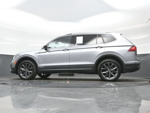 Used 2022 Volkswagen Tiguan SE AWD/4WD image 27