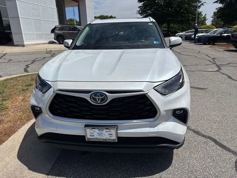 Used 2023 Toyota Highlander XLE AWD/4WD image 4