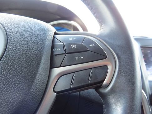 Used 2021 Jeep Grand Cherokee Laredo AWD/4WD image 11