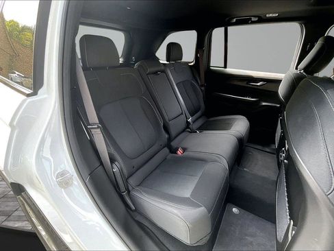 Certified 2025 Jeep Grand Cherokee Laredo X w/ Luxury Tech Group I AWD/4WD image 27