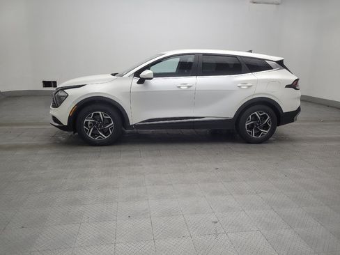 Used 2023 Kia Sportage LX FWD image 2