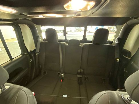 Used 2023 Jeep Gladiator Sport AWD/4WD image 3