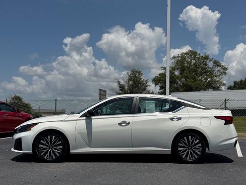 Used 2025 Nissan Altima 2.5 SV FWD image 7