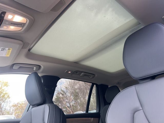 New 2026 Volvo XC90 T8 Plus w/ Protection Package Premier AWD/4WD image 27