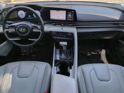 Used 2025 Hyundai Elantra Limited FWD image 14