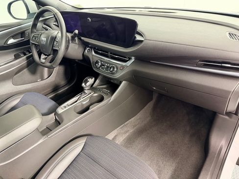 Used 2025 Buick Envista Preferred w/ Convenience I Package image 28