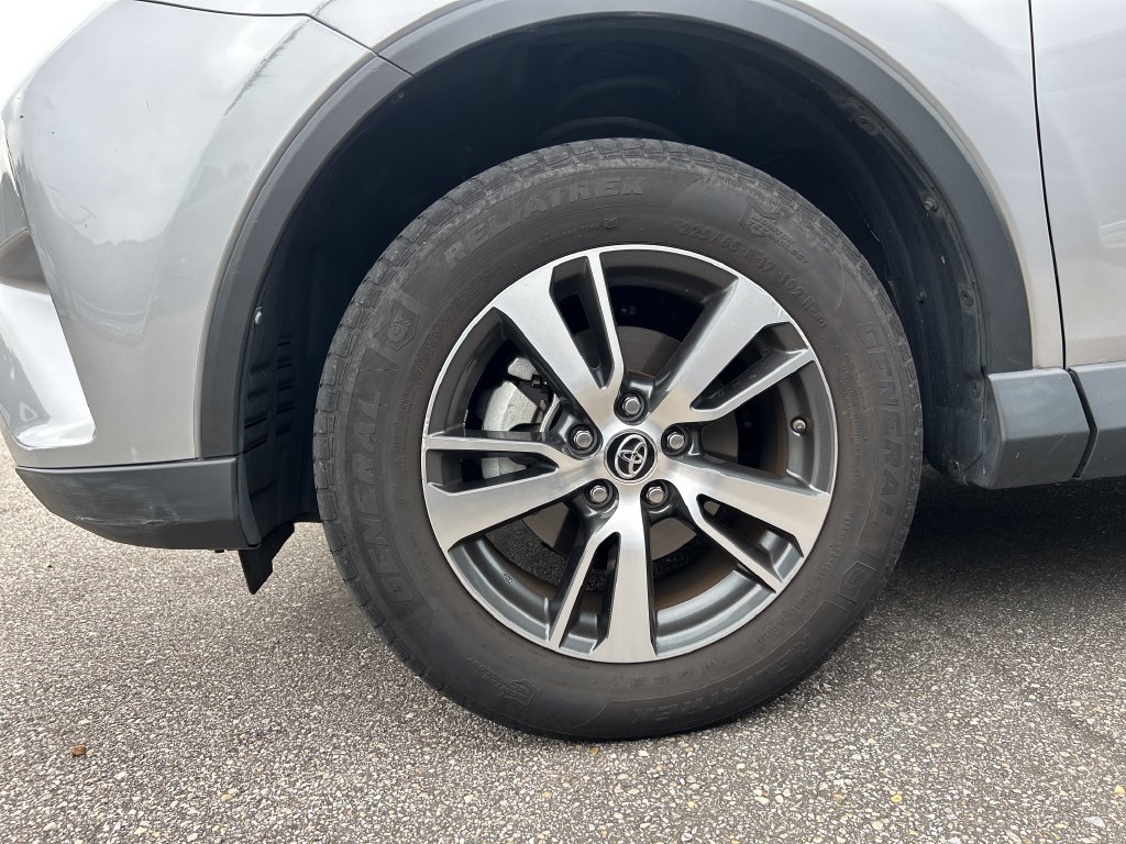 Used 2017 Toyota RAV4 XLE FWD image 7