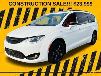 Used 2020 Chrysler Pacifica Limited w/ Quick Oder Package 2EV RED-S