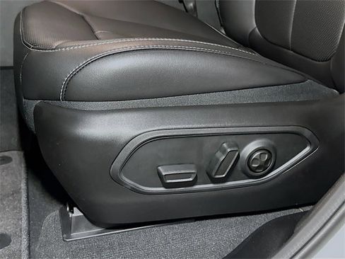 New 2025 Jeep Grand Cherokee L Limited w/ Luxury Tech Group II image 13