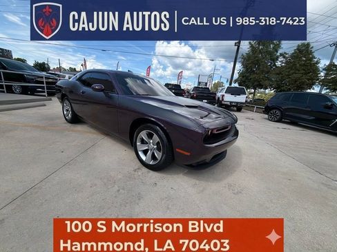 Used 2020 Dodge Challenger SXT RWD image 9