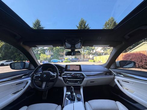 Used 2019 BMW 530i w/ M Sport Package RWD image 8