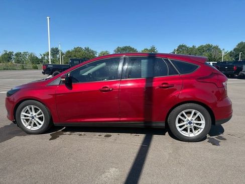 Used 2017 Ford Focus SE w/ Cold Weather Package FWD image 12