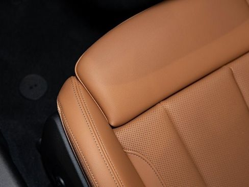 Used 2025 BMW 330i xDrive Sedan w/ Premium Package image 16