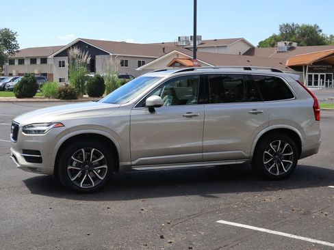 Used 2018 Volvo XC90 T6 Momentum w/ Convenience Package AWD/4WD image 10