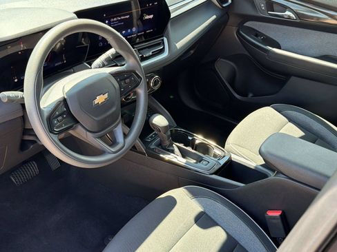 Used 2025 Chevrolet TrailBlazer LT AWD/4WD image 4