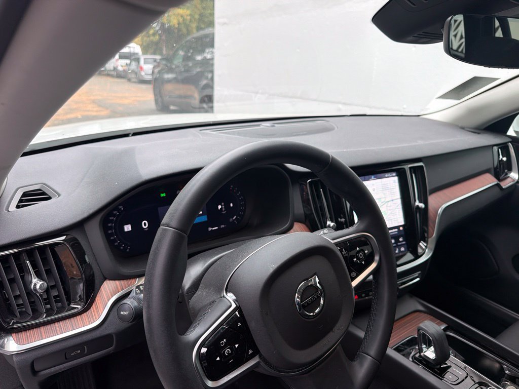 Used 2025 Volvo V60 B5 Cross Country Plus AWD/4WD image 4