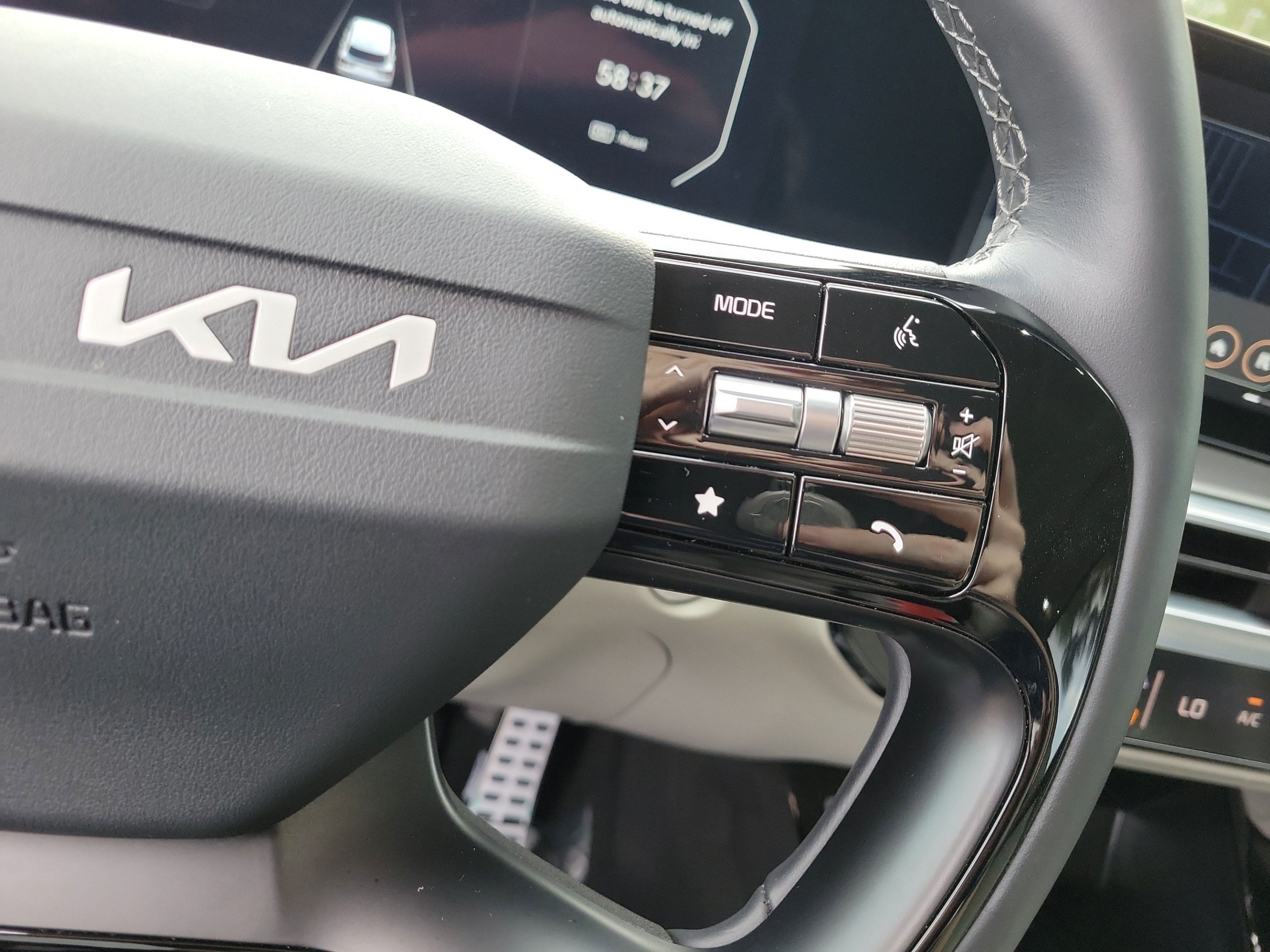 Certified 2026 Kia Sorento SX FWD image 25