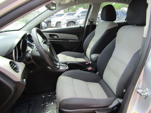 Used 2015 Chevrolet Cruze LS image 8