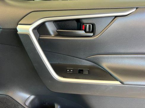 Certified 2021 Toyota RAV4 LE AWD/4WD image 18