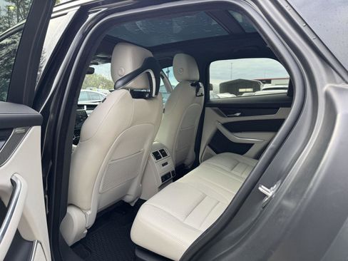 Used 2024 Jaguar F-PACE R-Dynamic S image 17