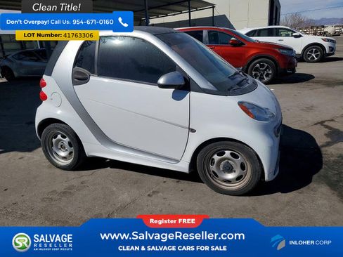 Used 2015 smart fortwo passion RWD image 5
