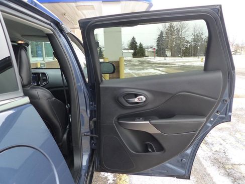 Used 2020 Jeep Cherokee Limited image 37