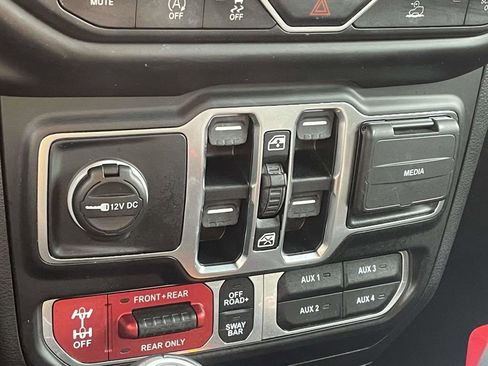 Certified 2023 Jeep Wrangler Unlimited Rubicon w/ Xtreme 35 Tire Package image 38