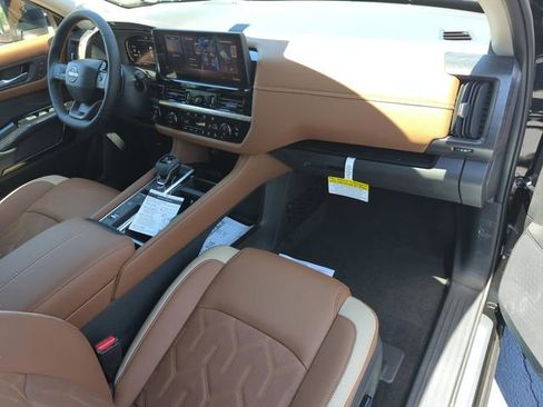 New 2026 Nissan Pathfinder Platinum FWD image 19