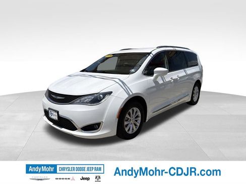 Used 2019 Chrysler Pacifica Touring-L FWD image 3