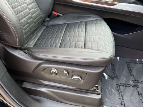 Used 2025 Cadillac Escalade ESV Premium Luxury Platinum image 15