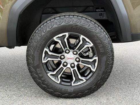 Used 2023 GMC Canyon AT4 w/ AT4 Premium Package AWD/4WD image 17