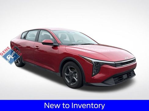 Used 2025 Kia K4 FWD image 1