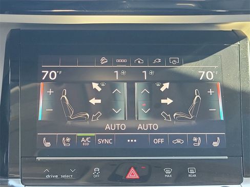 Used 2021 Audi e-tron Premium Plus w/ Premium Plus Package image 28