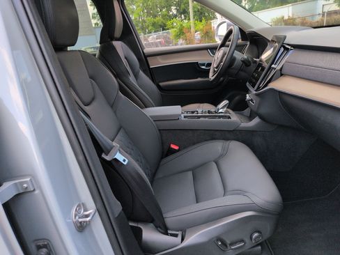Used 2025 Volvo XC90 B5 Core AWD/4WD image 34