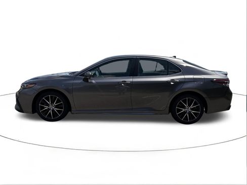 Used 2024 Toyota Camry SE FWD image 6