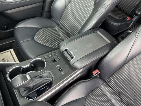 Used 2023 Toyota Highlander XSE FWD image 23