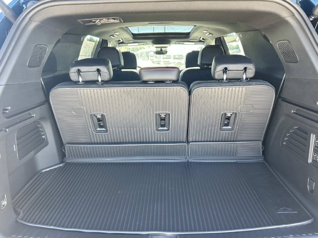 New 2027 Chevrolet Traverse RS w/ LPO, Floor Liner Package FWD image 8