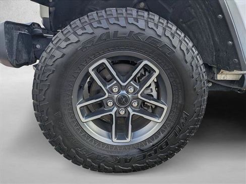 Used 2025 Jeep Gladiator Mojave w/ Convenience Group AWD/4WD image 23