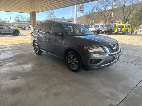 Used 2019 Nissan Pathfinder SL image 3