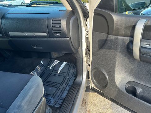 Used 2009 Chevrolet Silverado 2500 LT w/ Interior Plus Package AWD/4WD image 29
