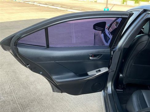 Used 2016 Lexus IS 200t w/ F Sport Package RWD image 28