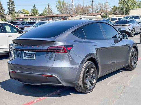 Used 2023 Tesla Model Y Performance image 4