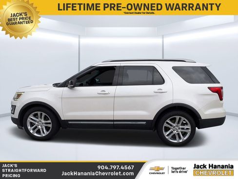 Used 2017 Ford Explorer XLT w/ Equipment Group 202A image 6